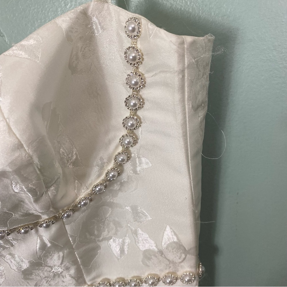 V Chapman Gianna White Baroque Floral Size 12 Mini Embellished FLAWED FLAWED - Picture 6 of 12